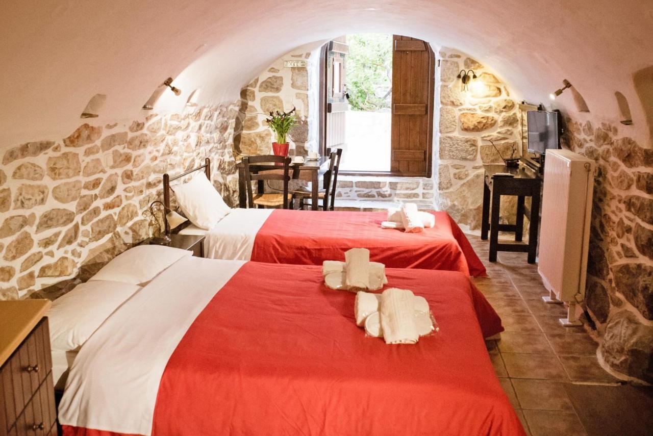 Guesthouse Toxotis Pyrgos Dirou Luaran gambar