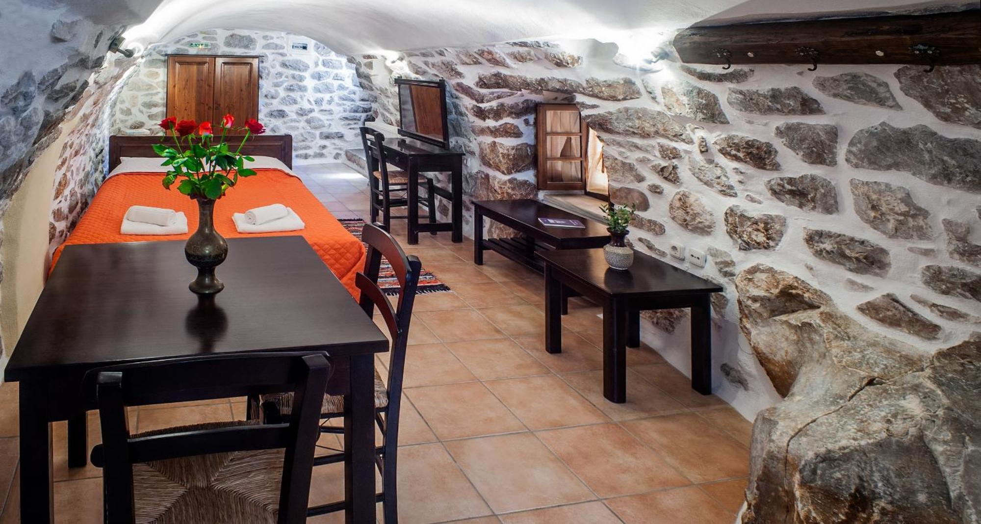 Guesthouse Toxotis Pyrgos Dirou Luaran gambar