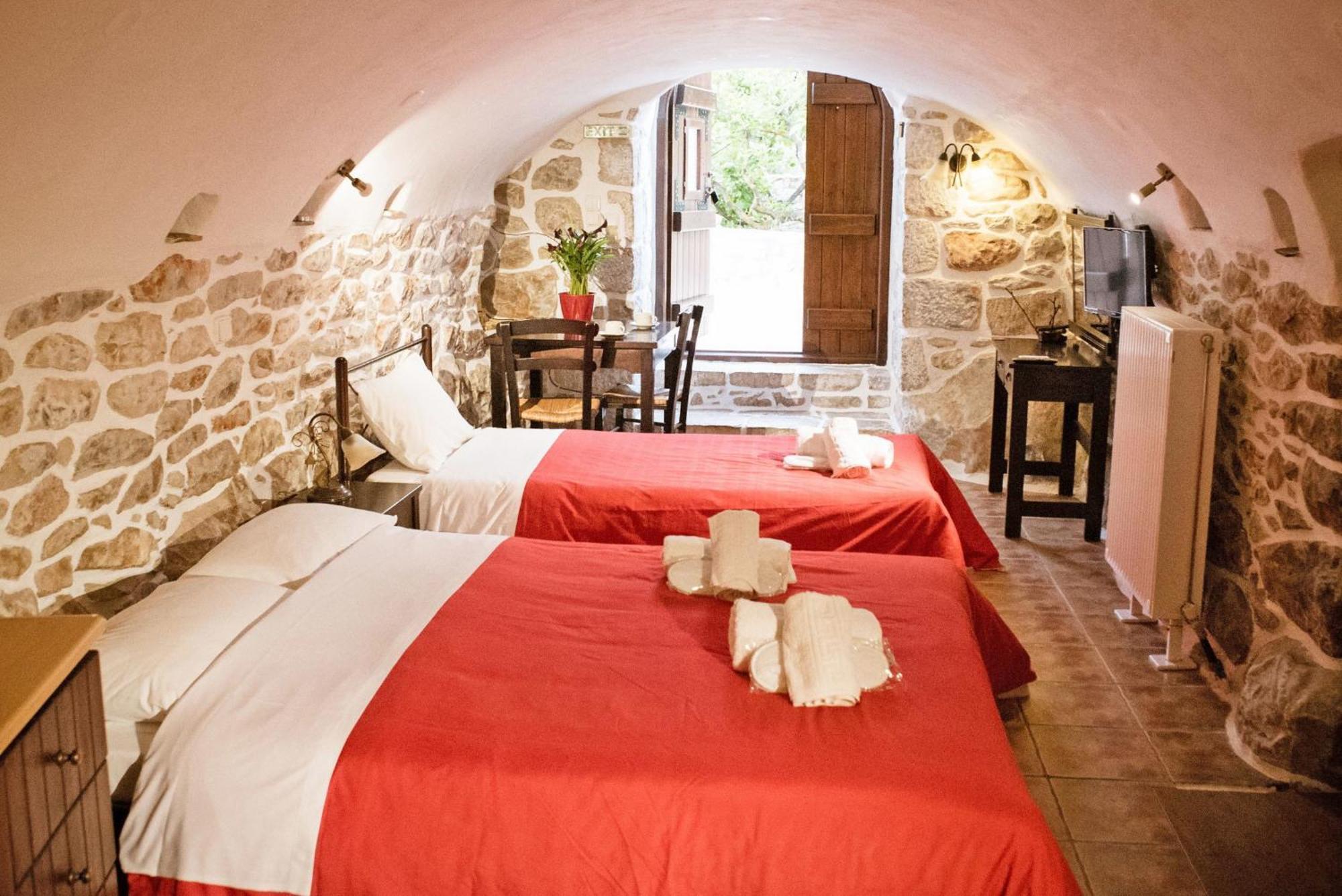 Guesthouse Toxotis Pyrgos Dirou Luaran gambar